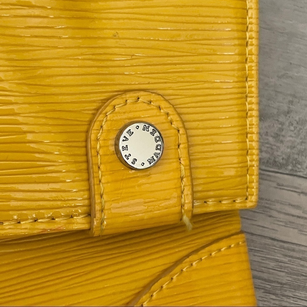Steve Madden Glossy Patent Mustard Yellow Chain Link Crossbody Bag - Picture 8 of 11